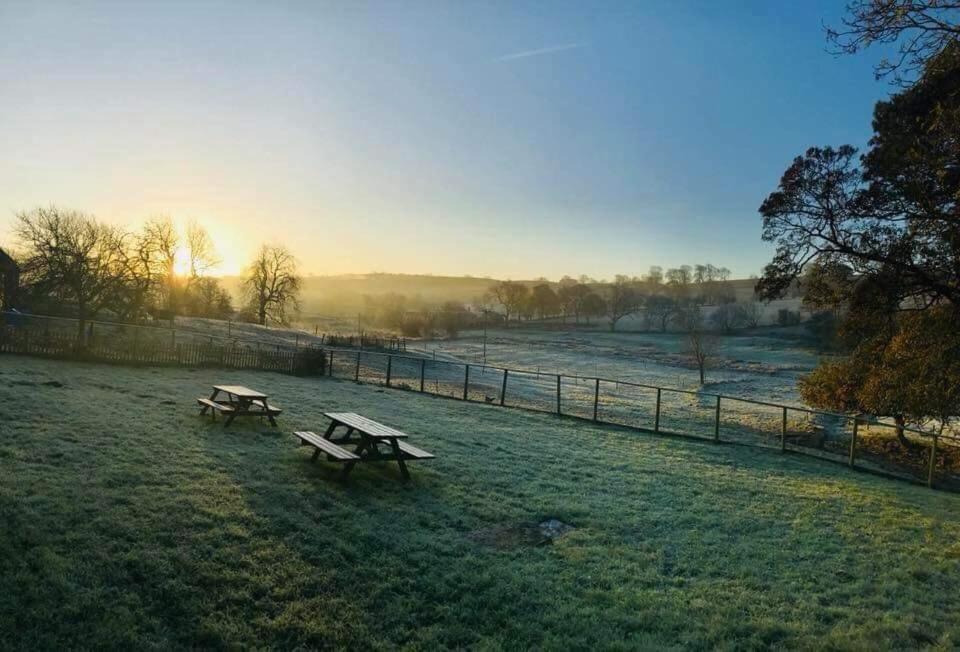 Gratton Grange Farm Bed & Breakfast Elton  Bagian luar foto